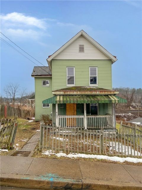 Photo of 1022 Gaskill Ave, Jeannette, PA 15644 (MLS # 1737155)