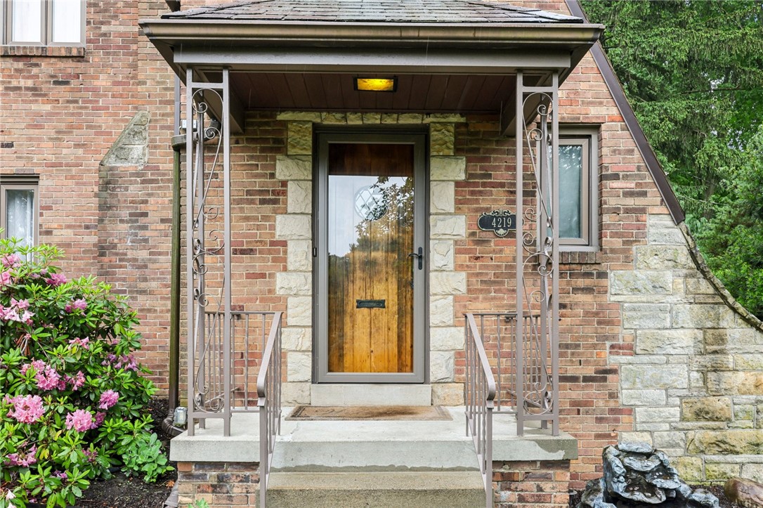 4219 Colonial Park Dr Dr, Brentwood, Pennsylvania image 5