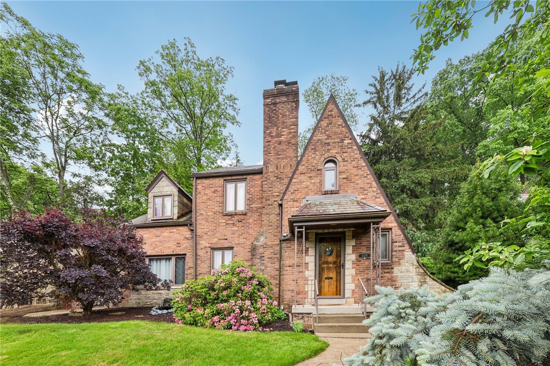 4219 Colonial Park Dr Dr, Brentwood, Pennsylvania image 1
