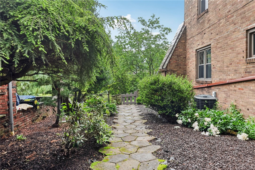4219 Colonial Park Dr Dr, Brentwood, Pennsylvania image 45