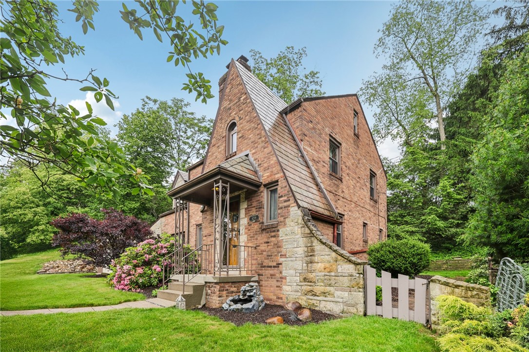 4219 Colonial Park Dr Dr, Brentwood, Pennsylvania image 4