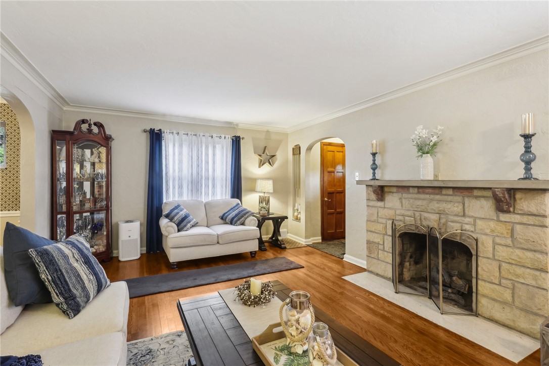 4219 Colonial Park Dr Dr, Brentwood, Pennsylvania image 10