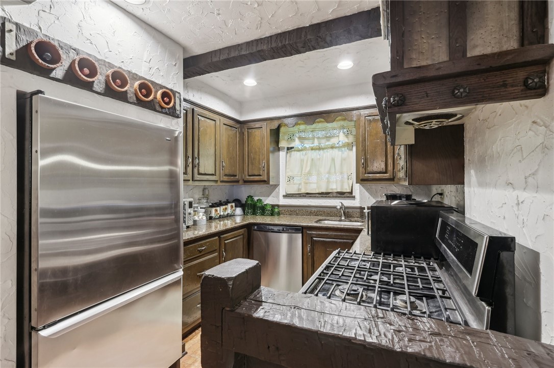 4219 Colonial Park Dr Dr, Brentwood, Pennsylvania image 20
