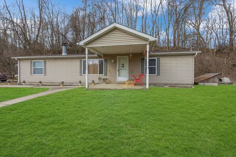Photo of 105 Powerline Rd, Freedom, PA 15042 (MLS # 1741839)