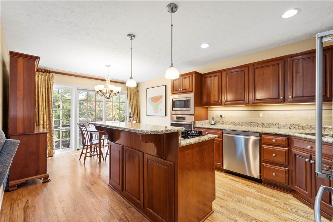 Peters Twp, Pennsylvania 15317, United States, 3 Bedrooms Bedrooms, ,4 BathroomsBathrooms,Residential,Contingent,119094