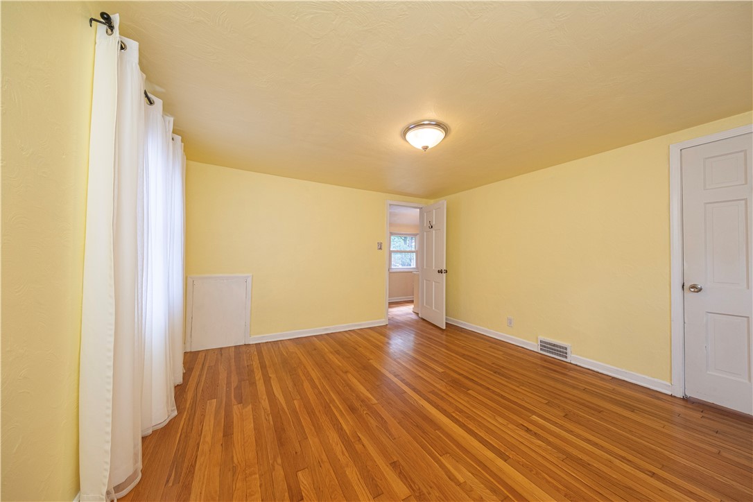 Ross Twp, Pennsylvania 15237, United States, 3 Bedrooms Bedrooms, ,1 BathroomBathrooms,Residential,Contingent,211754