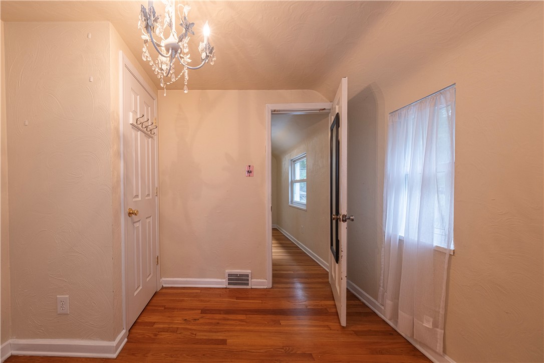 Ross Twp, Pennsylvania 15237, United States, 3 Bedrooms Bedrooms, ,1 BathroomBathrooms,Residential,Contingent,211754