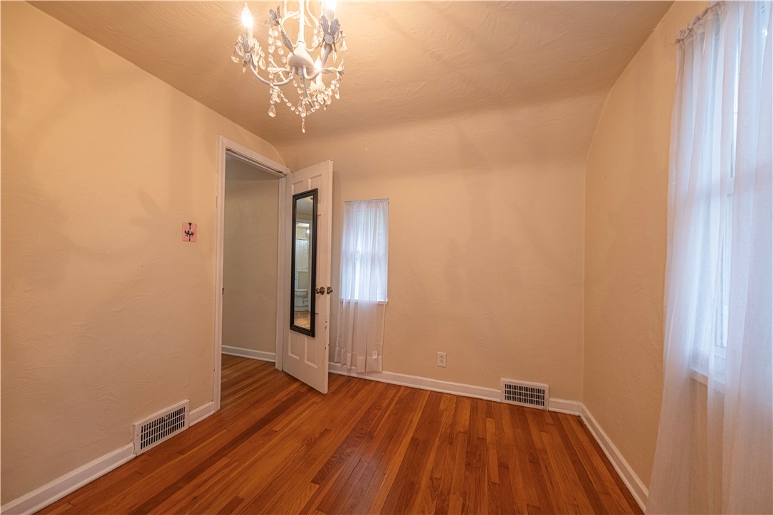 Ross Twp, Pennsylvania 15237, United States, 3 Bedrooms Bedrooms, ,1 BathroomBathrooms,Residential,Contingent,211754