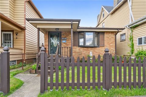 Photo of 2811 Bowman Ave, Mckeesport, PA 15132 (MLS # 1752770)