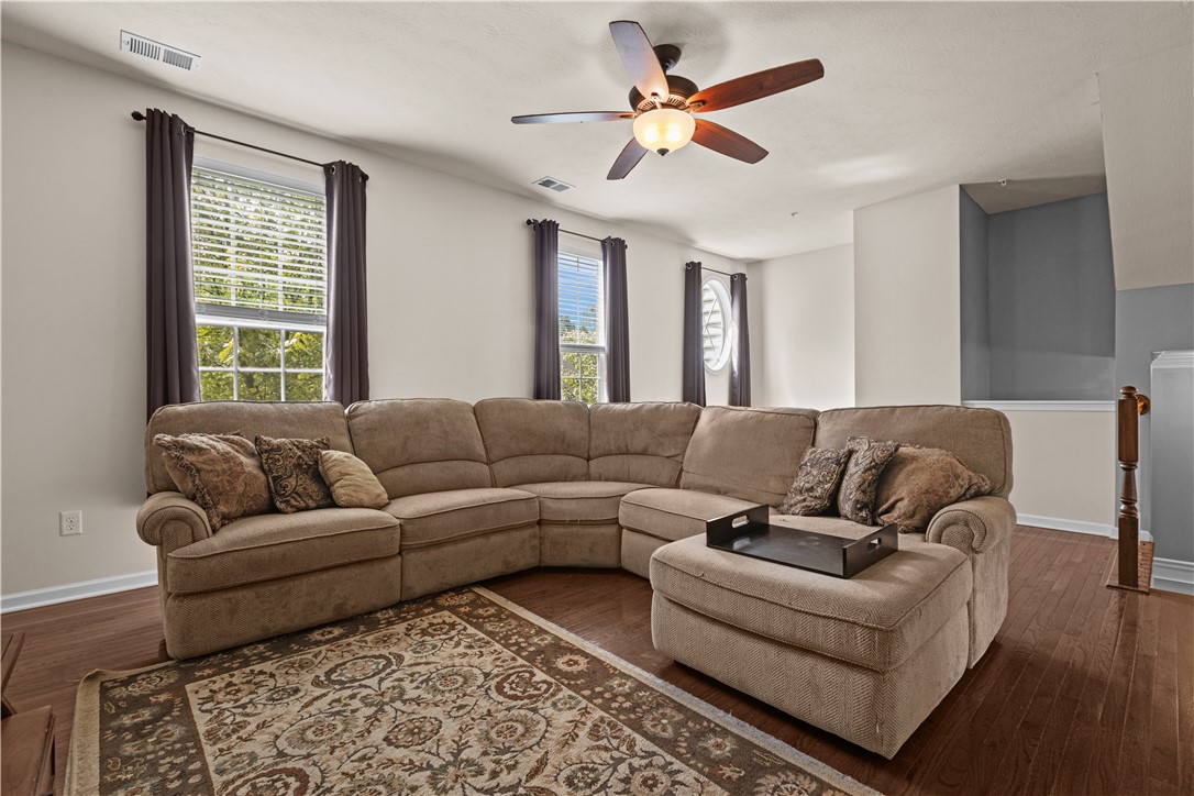 302 Pointe View Drive