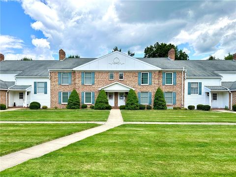 Photo of 286 Windsor Ridge Rdg #27, New Castle, PA 16105 (MLS # 1763601)