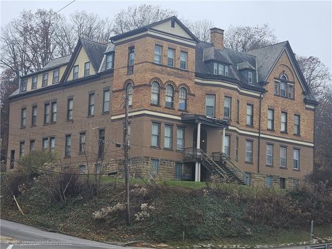 Photo of 700 S Main St, Butler, PA 16001 (MLS # 1732161)