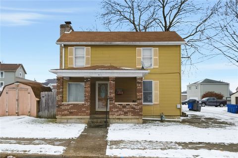 Photo of 511 Bridge St, Ellwood City, PA 16117 (MLS # 1738322)