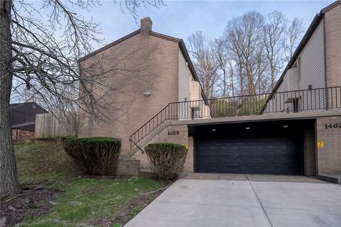 Photo of 1455 Spreading Oak Dr #C, Pittsburgh, PA 15220 (MLS # 1747342)