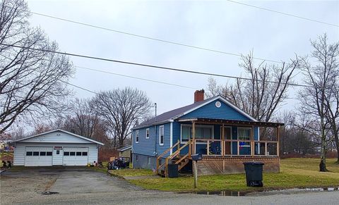 Homes For Sale - 43 W Elm St St<br/> Fairchance, PA 15436