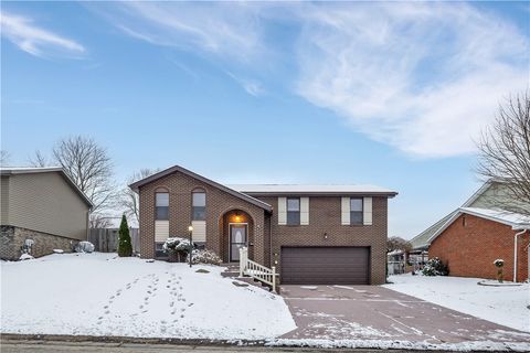 Photo of 124 Macbeth Dr, New Kensington, PA 15068 (MLS # 1732605)