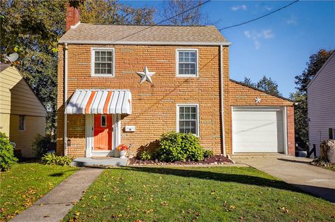 Photo of 1521 Westview Dr, New Kensington, PA 15068 (MLS # 1727707)