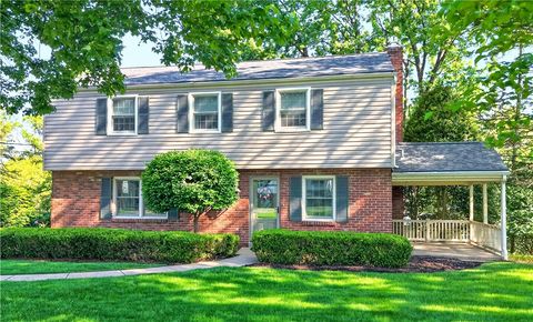 Photo of 2545 Matterhorn Dr, Wexford, PA 15090 (MLS # 1762098)