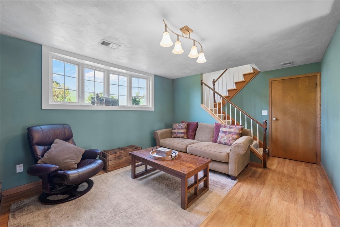 McCandless, Pennsylvania 15237, United States, 3 Bedrooms Bedrooms, ,2 BathroomsBathrooms,Residential,Contingent,114188