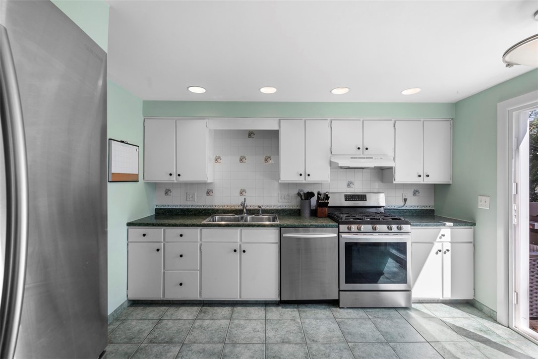 McCandless, Pennsylvania 15237, United States, 3 Bedrooms Bedrooms, ,2 BathroomsBathrooms,Residential,Contingent,114188