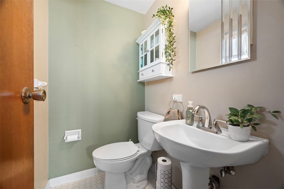 McCandless, Pennsylvania 15237, United States, 3 Bedrooms Bedrooms, ,2 BathroomsBathrooms,Residential,Contingent,114188