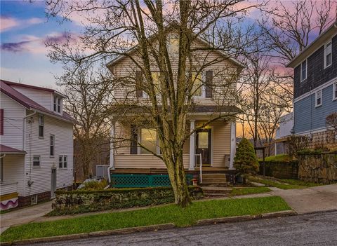 Photo of 524 Glenwood Ave, Johnstown, PA 15905 (MLS # 1745808)