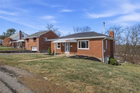 Photo of 308 Summit Ave, Canonsburg, PA 15317 (MLS # 1744477)