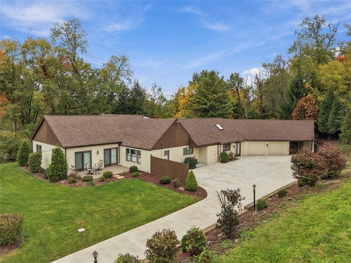 Photo 1 of 50 — 2350 Morrow, Upper St Clair, PA 15241