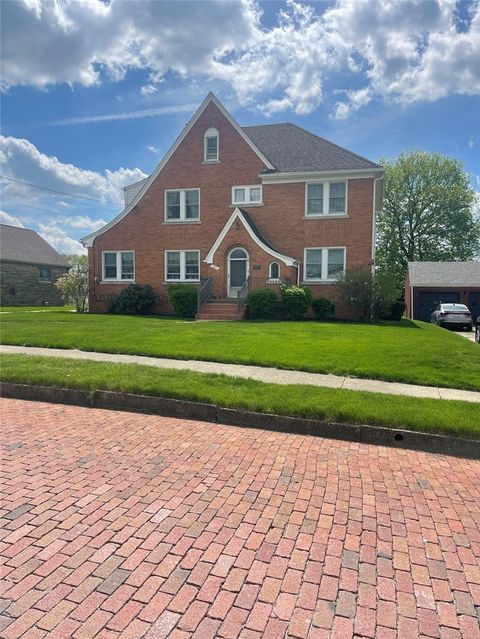 Photo of 221 E Muntz Ave, Butler, PA 16001 (MLS # 1748889)