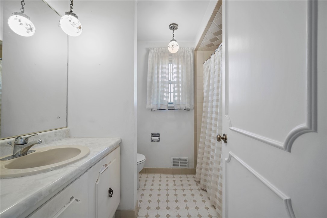 5313 Fieldcrest Drive Dr, Whitehall, Pennsylvania image 19