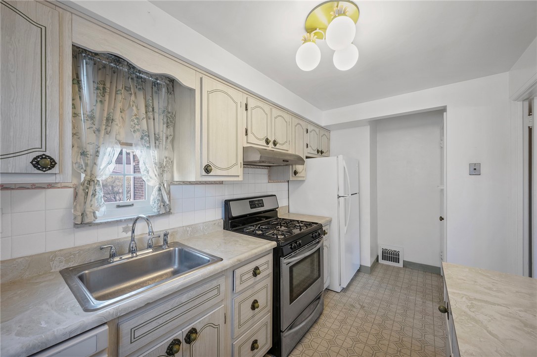 5313 Fieldcrest Drive Dr, Whitehall, Pennsylvania image 11