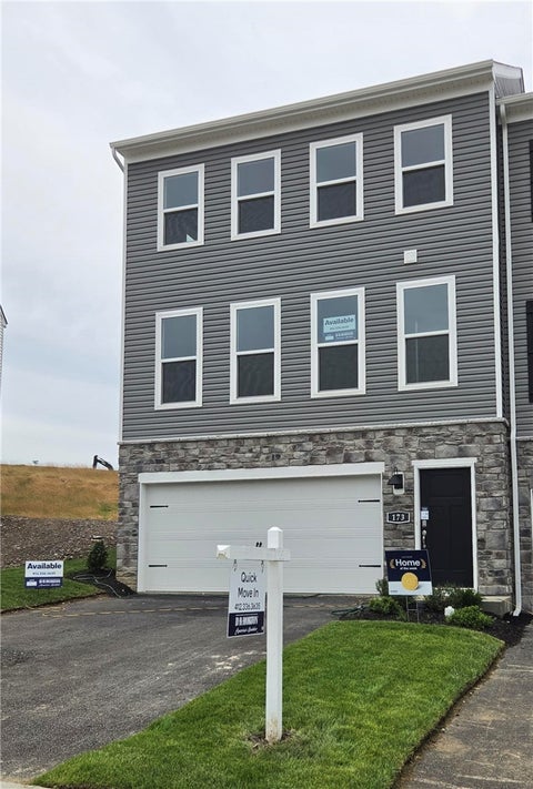 Townhouse For Sale - 173 Laurel Hills Drive<br/> Butler County, Buffalo Twp, PA 16055