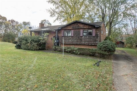 Photo of 3308 Macintyre Dr, Murrysville, PA 15668 (MLS # 1727246)