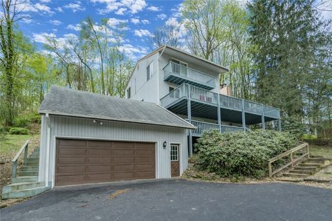 Photo of 860 Parkview Drive, Westmont Hilltop School District, PA 15905 (MLS # 1749337)