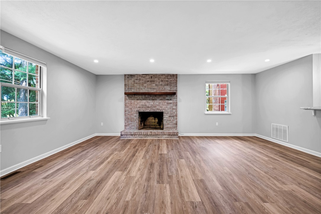 613 Newton Sq