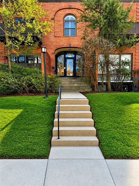 Photo of 5922 Howe St #304, Pittsburgh, PA 15232 (MLS # 1751941)