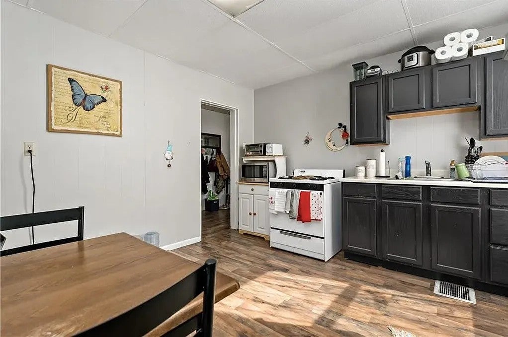 3101 Kennett Sq