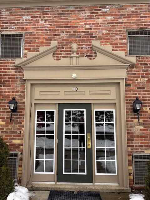 Photo of 1110 Chatham Park Dr #D, Pittsburgh, PA 15216 (MLS # 1739874)