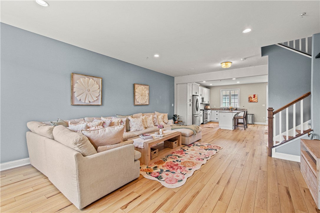 1408 Hastings Cres