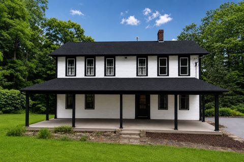 1548 HEINZ CAMP Road Ellwood City PA 16051