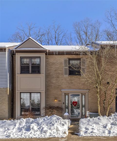 Photo of 422 Edgetree Ln, Murrysville, PA 15668 (MLS # 1738637)