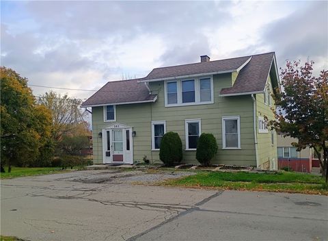 Photo of 501 College Ave, Grove City, PA 16127 (MLS # 1726712)