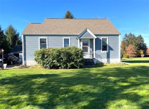 Photo of 201 Fairway Ln, Butler, PA 16002 (MLS # 1733496)