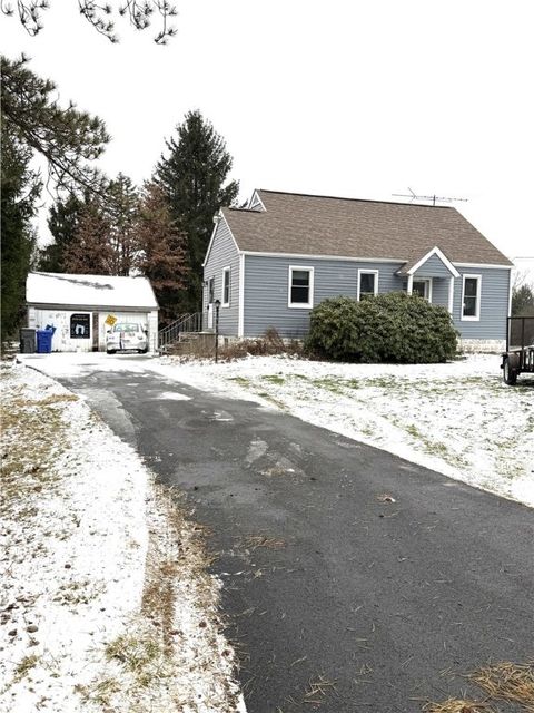 Photo of 201 Fairway Ln, Butler, PA 16002 (MLS # 1733496)