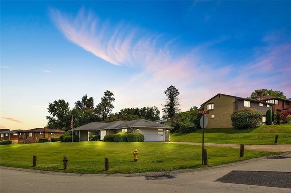 605 REGINA DR, ELIZABETH, PA 15037 - Image 0a6747509d371cf4a3dfcf269a8abc39/2191344102