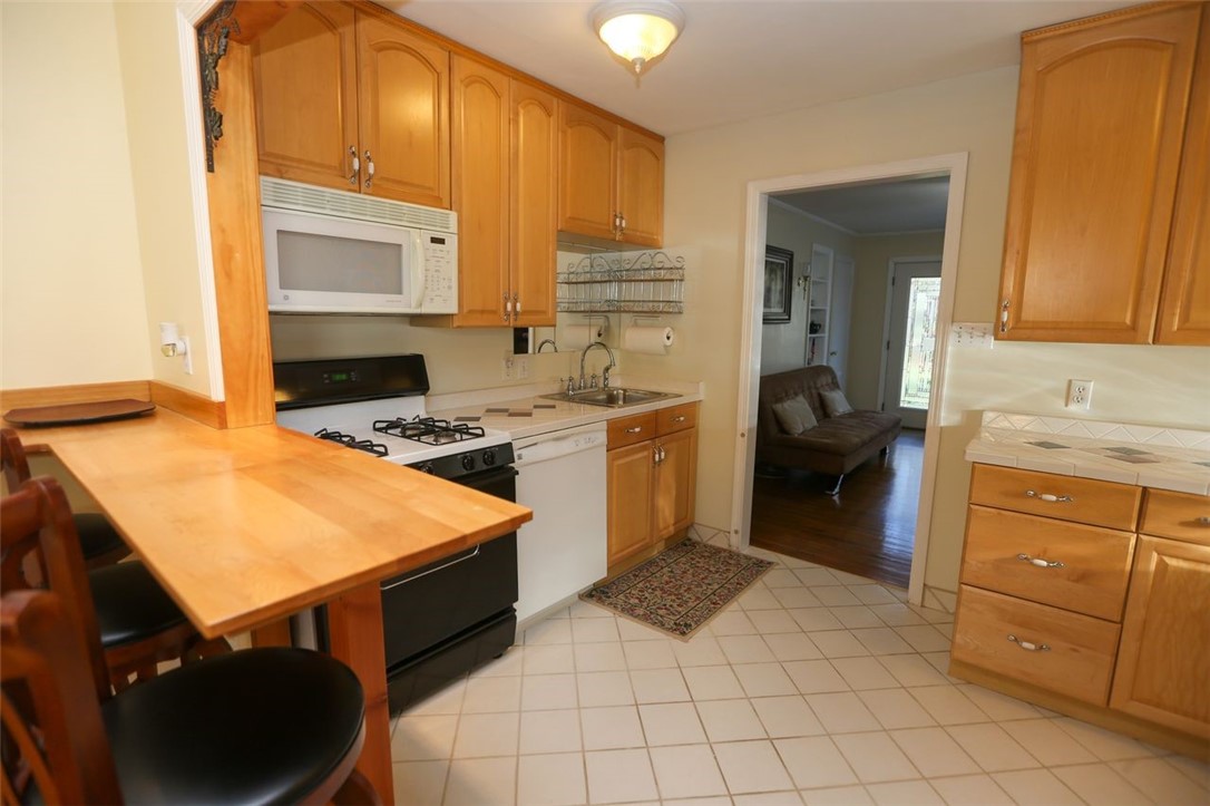 Castle Shannon, Pennsylvania 15234, United States, 3 Bedrooms Bedrooms, ,2 BathroomsBathrooms,Residential,Active,243833