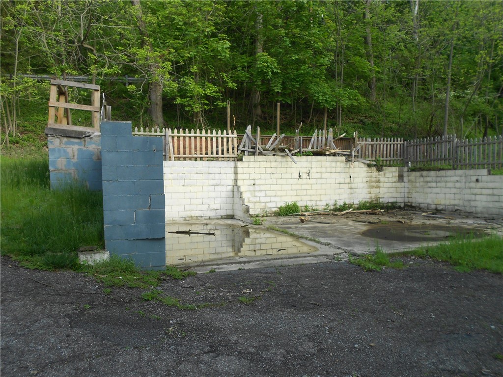 939 Middle Rd