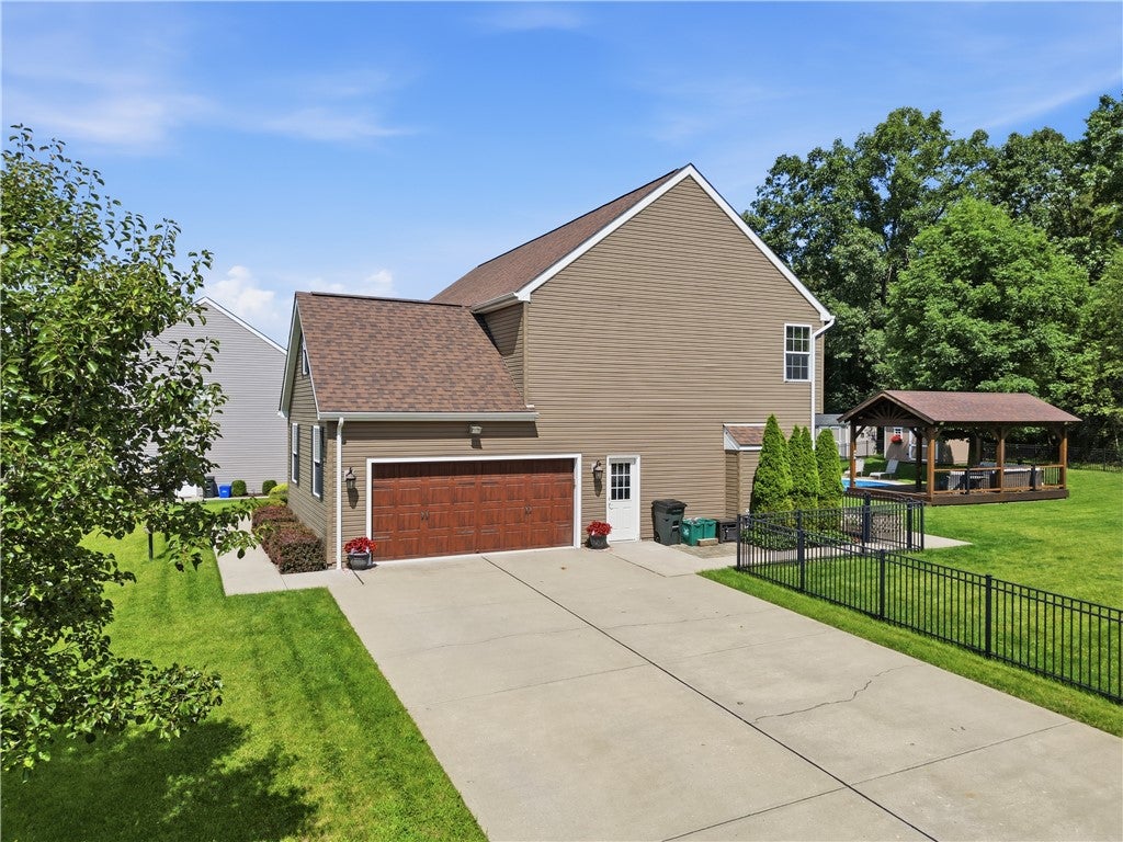 1210 Pin Oak Court