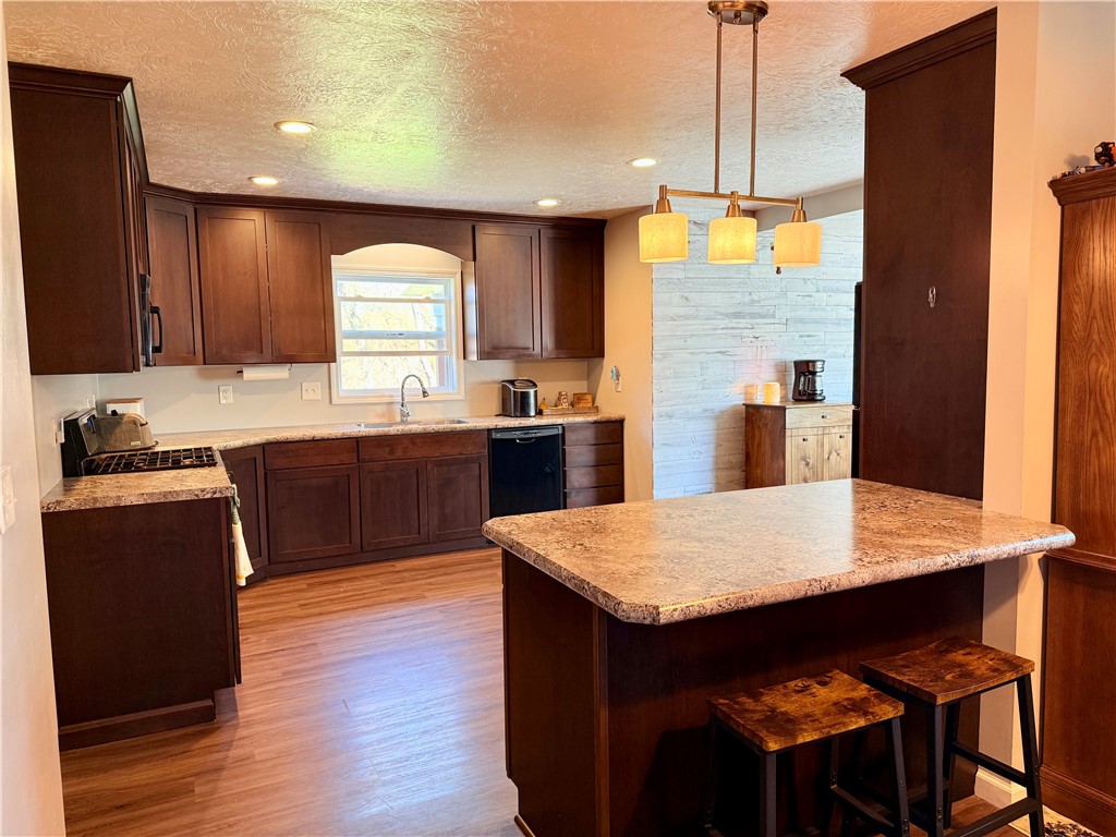 Parker, Pennsylvania 16049, United States, 3 Bedrooms Bedrooms, ,2 BathroomsBathrooms,Residential,Contingent,116565