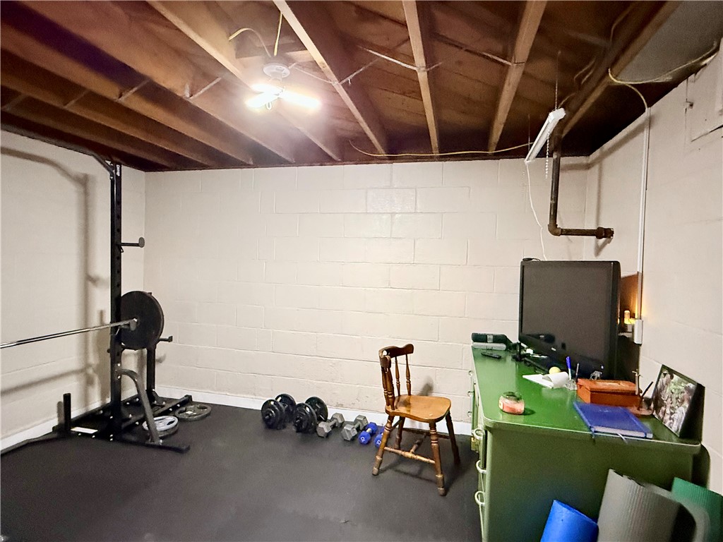 Parker, Pennsylvania 16049, United States, 3 Bedrooms Bedrooms, ,2 BathroomsBathrooms,Residential,Contingent,116565